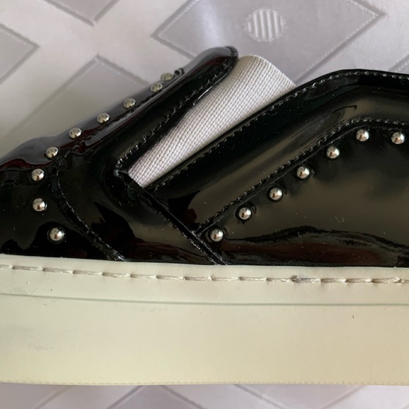 AUTHENTIC GIVENCHY black leather with studs SNEAKERS Size 40 Euro - Picture 5 of 10